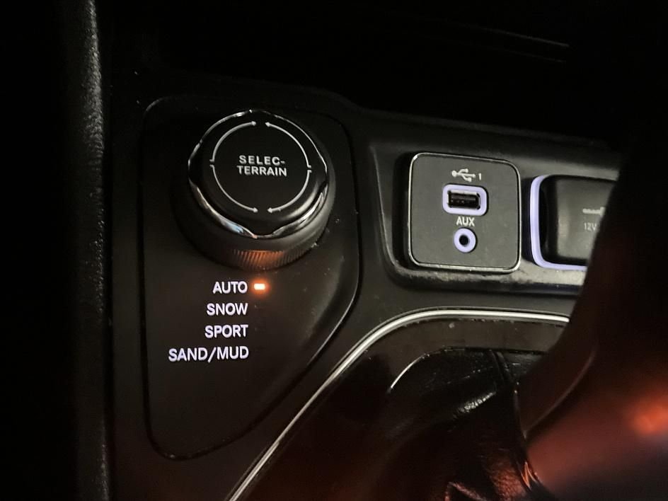 Used 2021 Gray Jeep Limited image 22