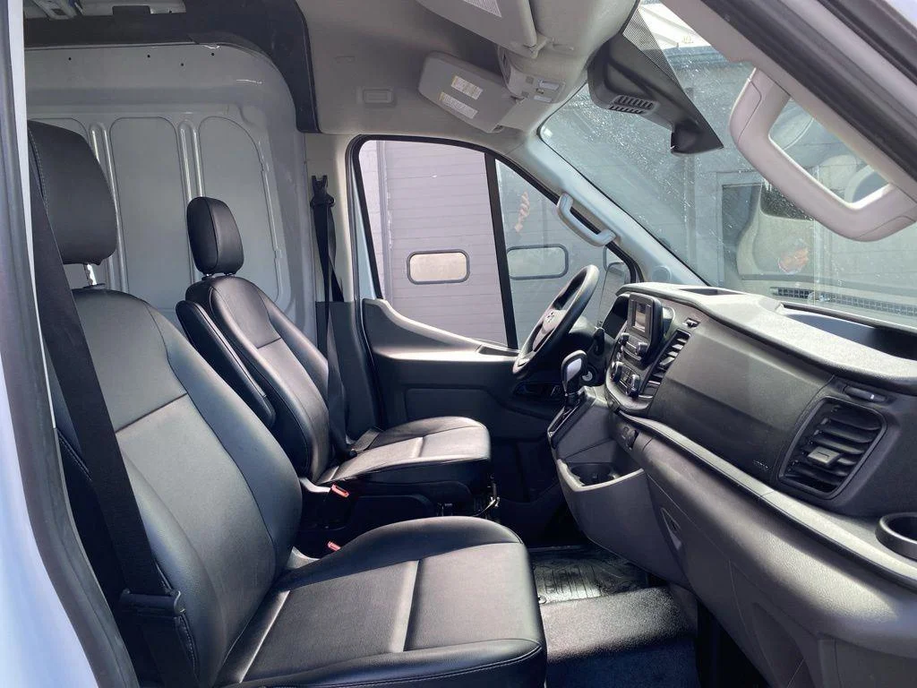 Used 2024 Oxford White Ford Base image 24