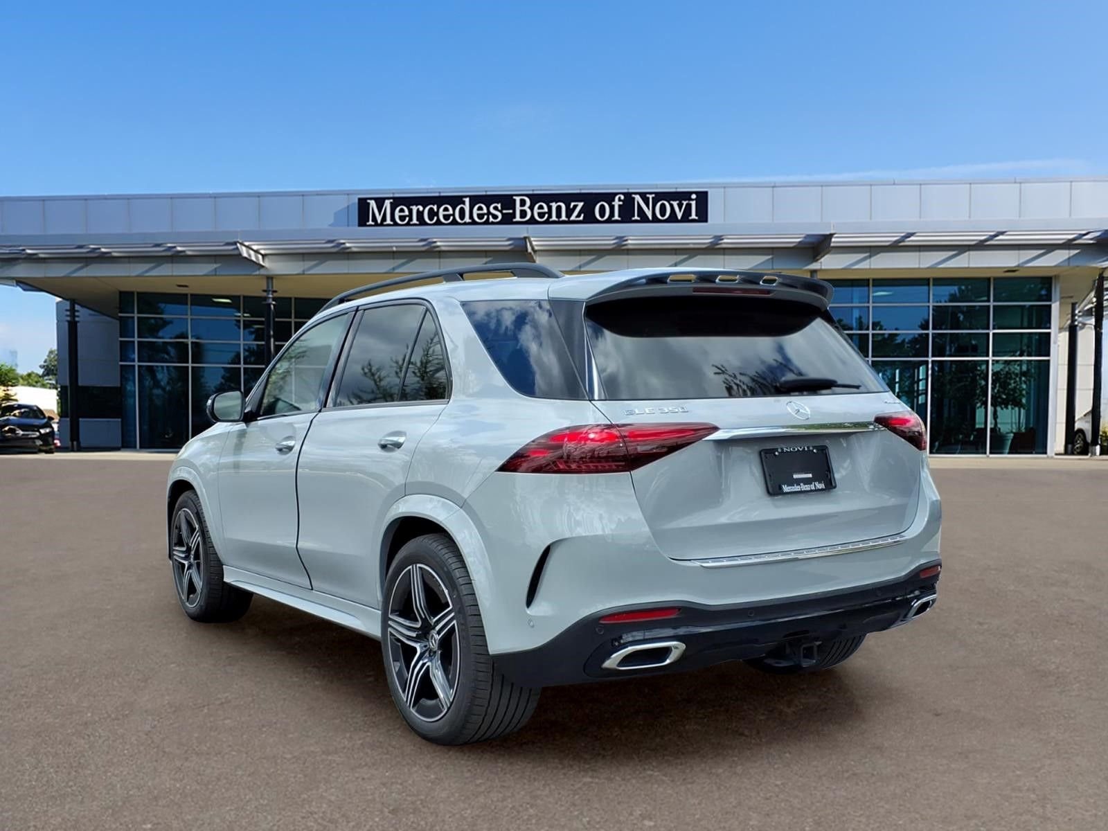 Certified Used 2025  Mercedes-Benz GLE 350 image 3