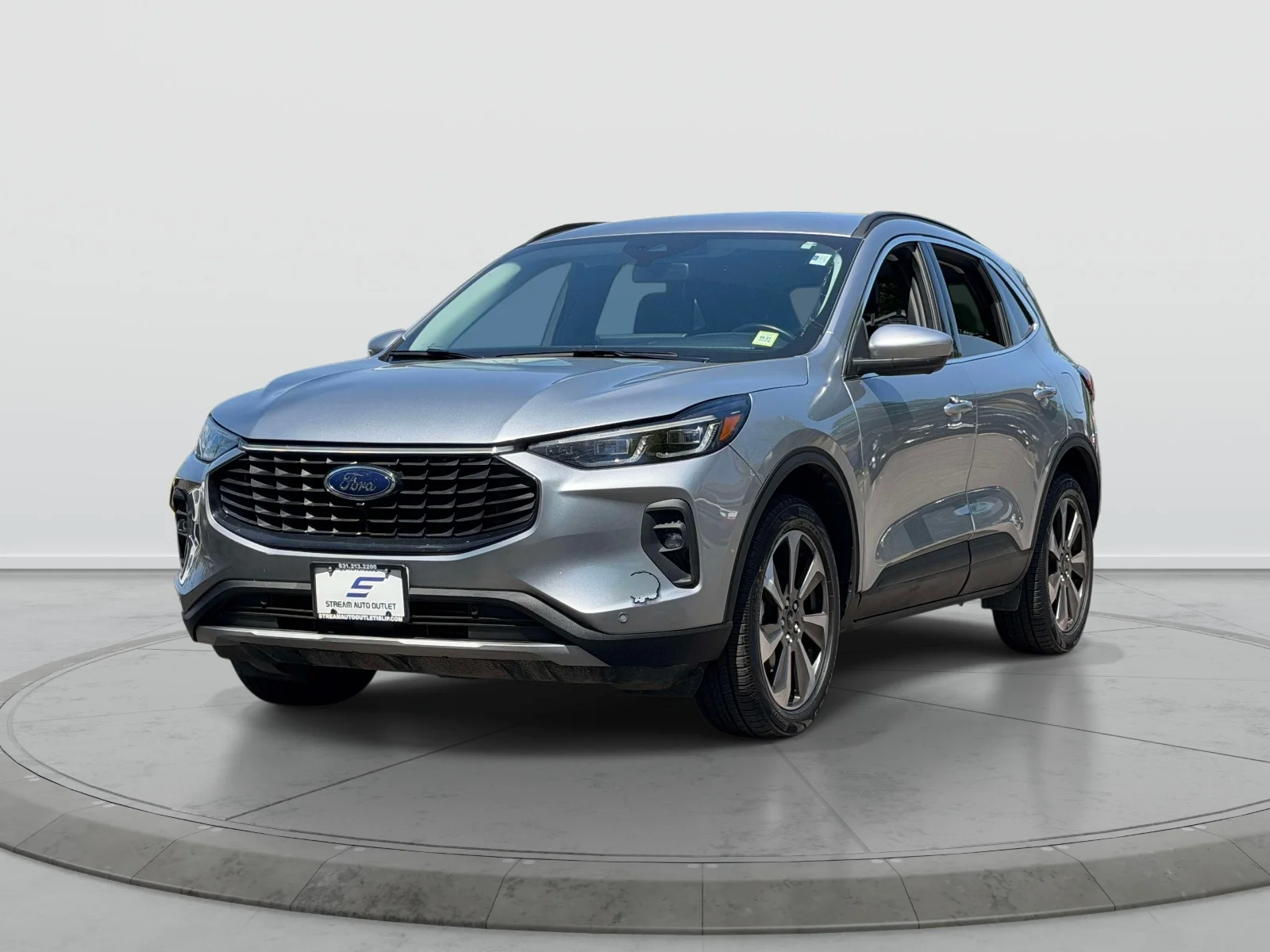 Used 2024 Silver Ford Platinum image 3