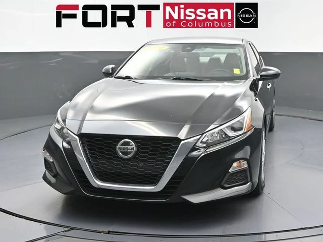 Used 2020 Black Nissan 2.5 S image 2