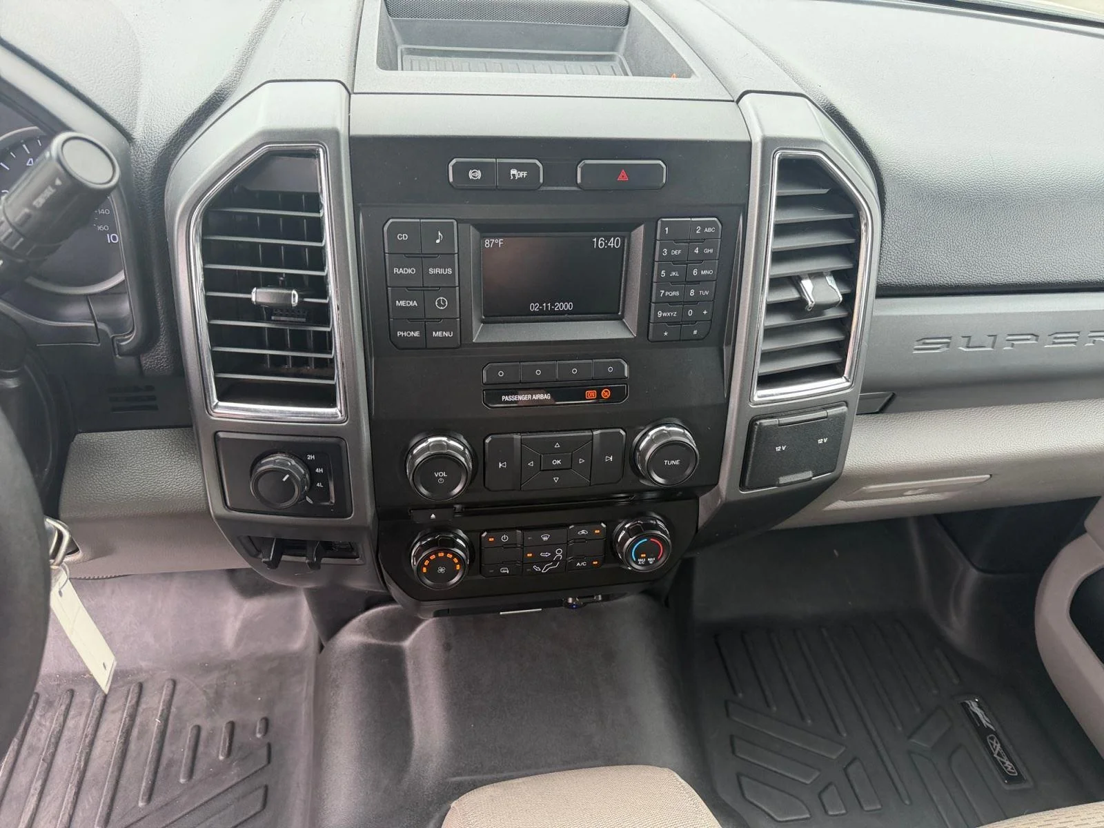 2018 Ford F-350 Super Duty XLT - Photo 12