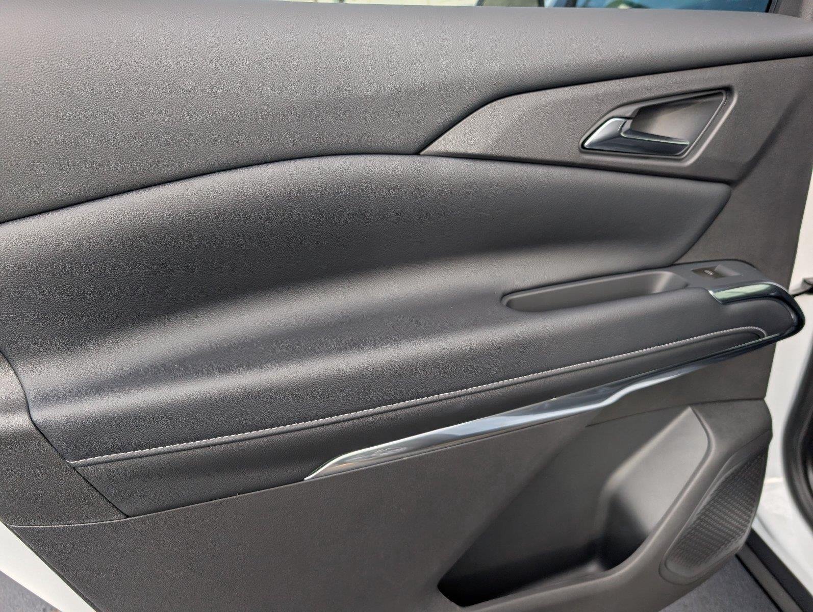 New 2027 Summit White Chevrolet LT image 34
