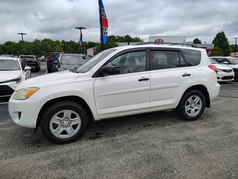 Used 2012 White Toyota 4WD 4dr I4 (Natl) image 8