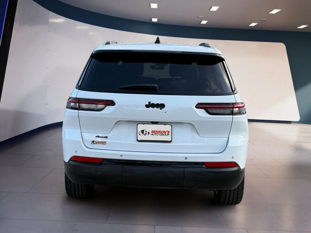Used 2023 White Jeep Altitude image 4