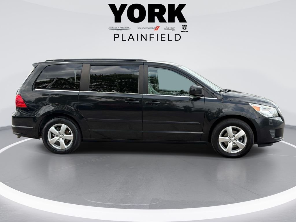 Used 2011 Black Volkswagen SE image 4