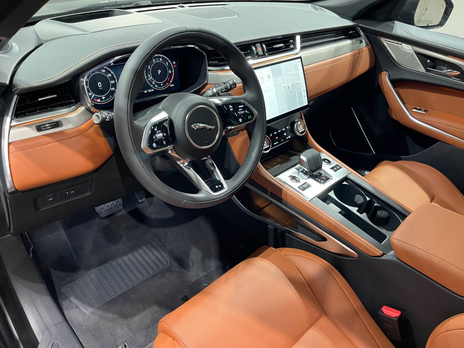 2026 Jaguar F-Pace R-Dynamic S - Photo 7