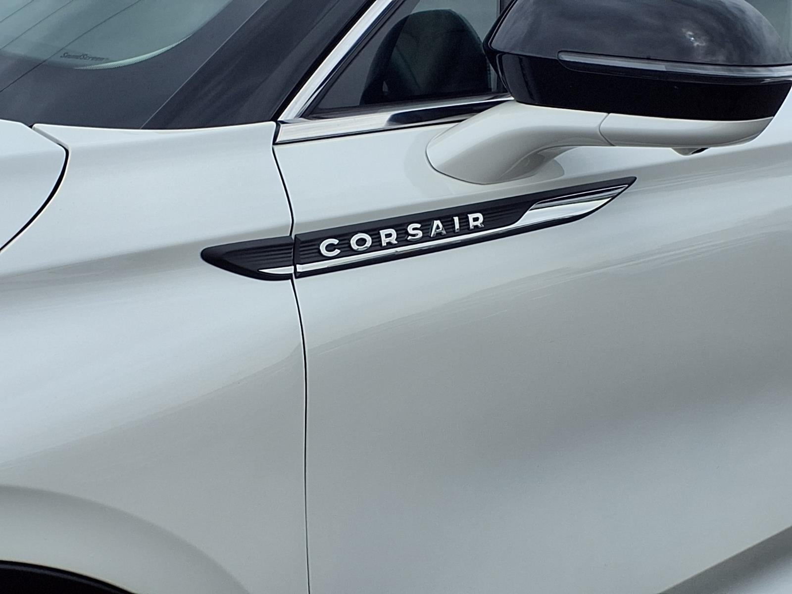 Certified Used 2023 Pristine White Lincoln Standard image 29