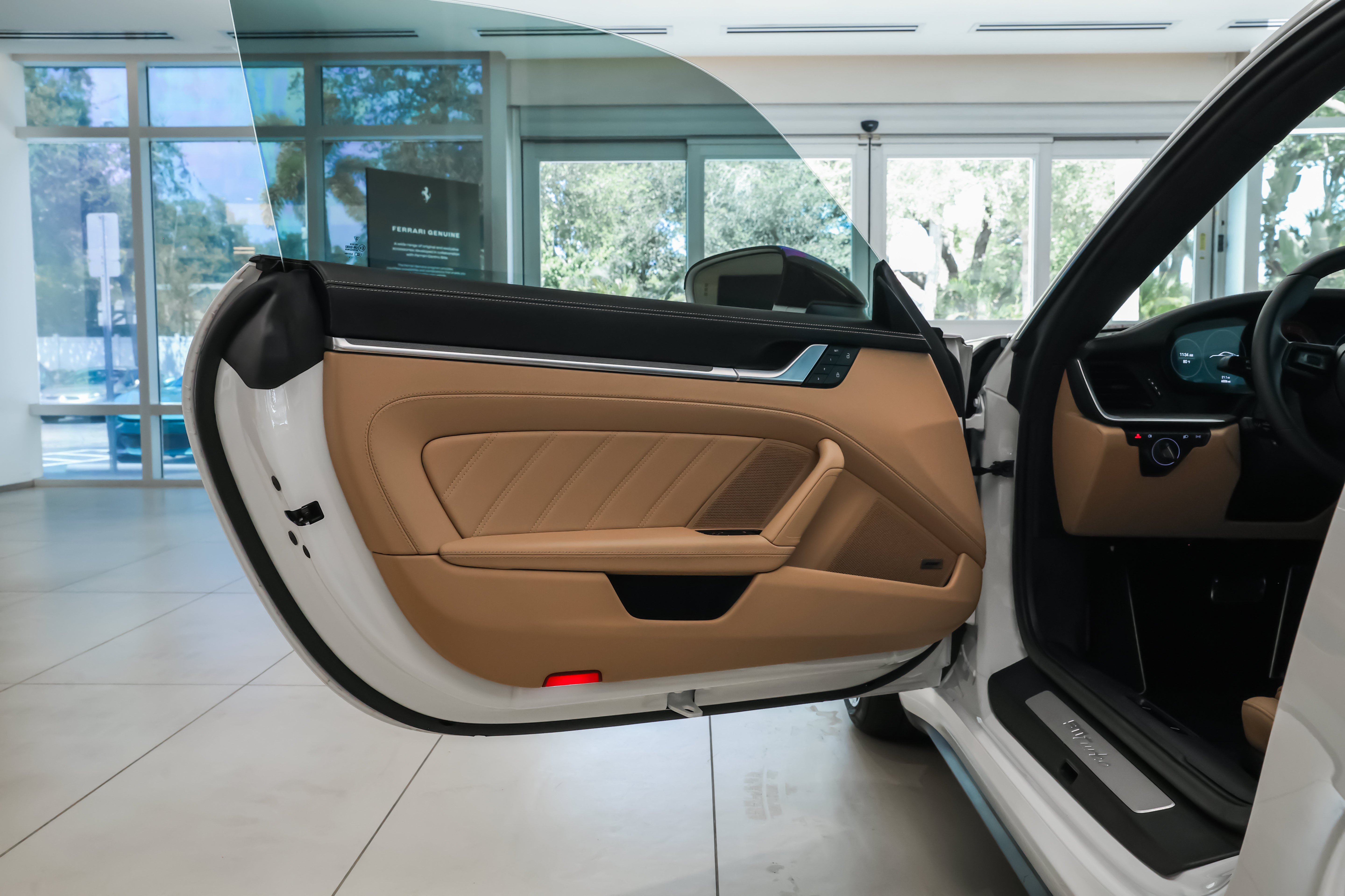 2025 Porsche 911 Turbo - Photo 15