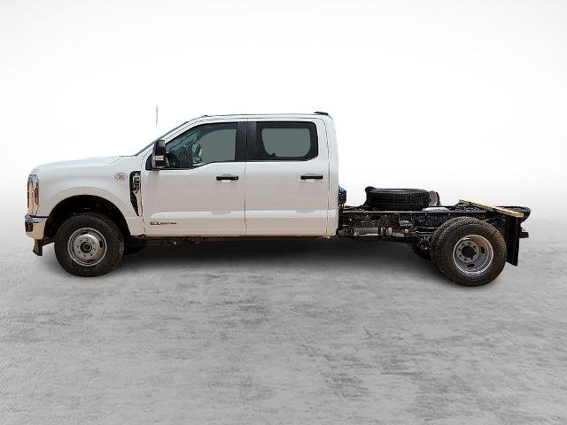 New 2026 Oxford White Ford F-350® XL image 31