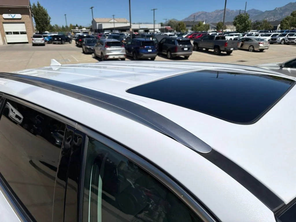 Used 2022 White Kia S image 9