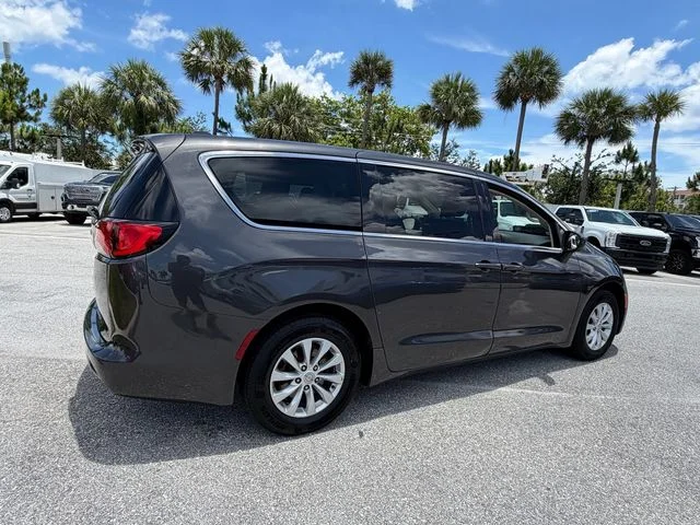 2017 Chrysler Pacifica Touring - Photo 12