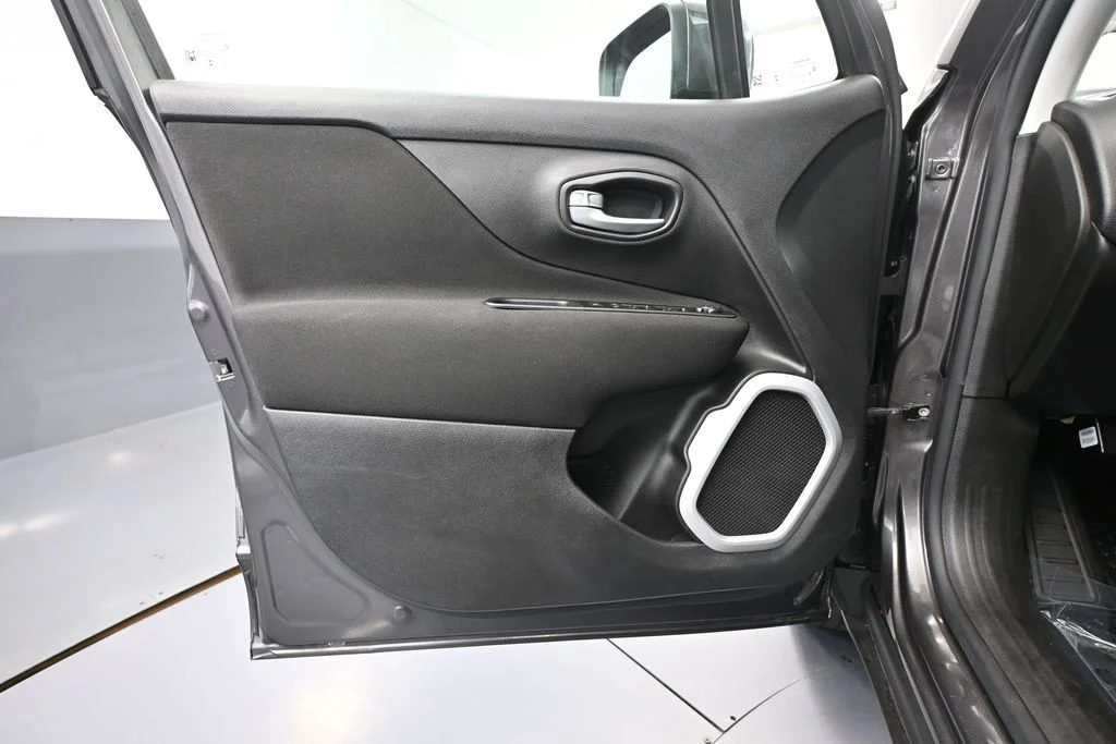 Used 2021 Gray Jeep Latitude image 18