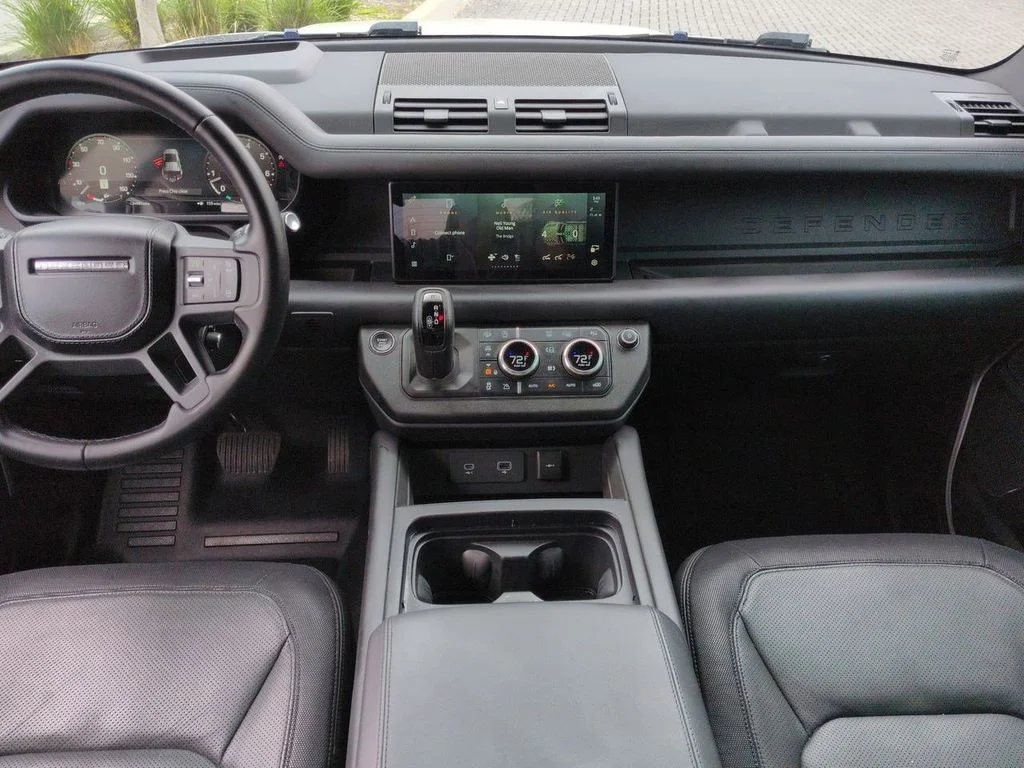 Used 2024  Land Rover X-Dynamic SE image 14