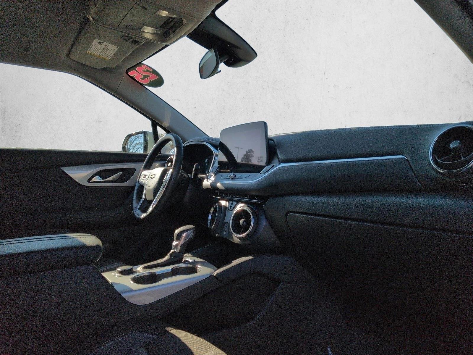 Used 2025 Summit White Chevrolet LT image 21