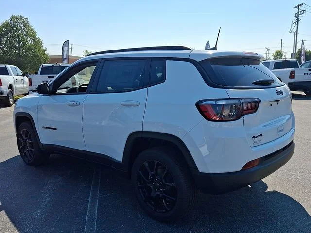 New 2025 White Jeep Latitude image 5