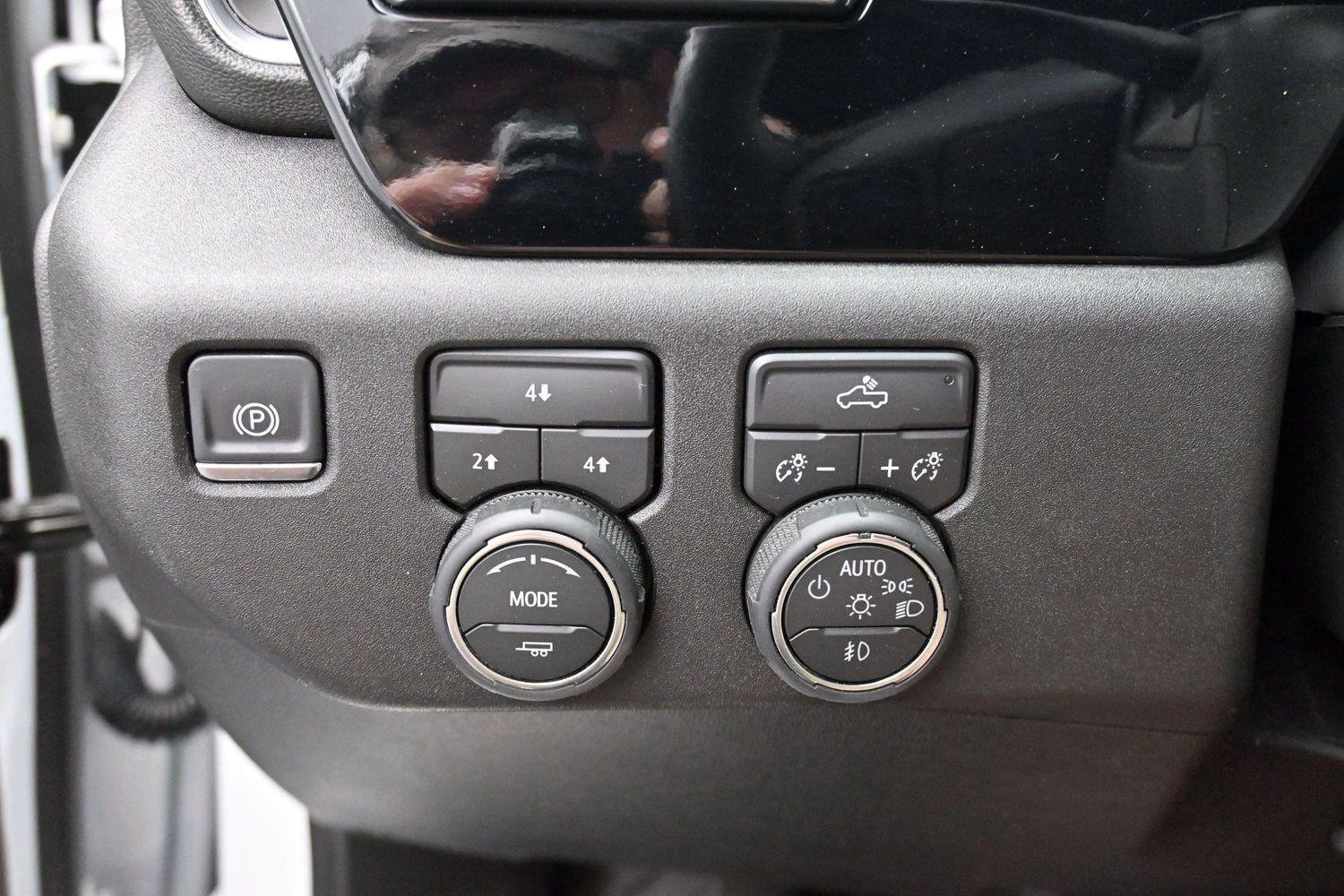 Used 2025 Summit White Chevrolet LT image 20