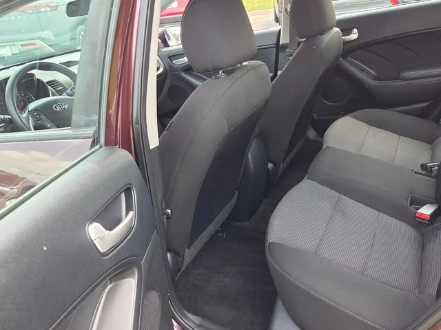 Used 2017 Red Kia LX image 7