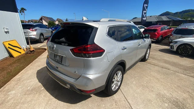 Used 2018 Silver Nissan SV image 5