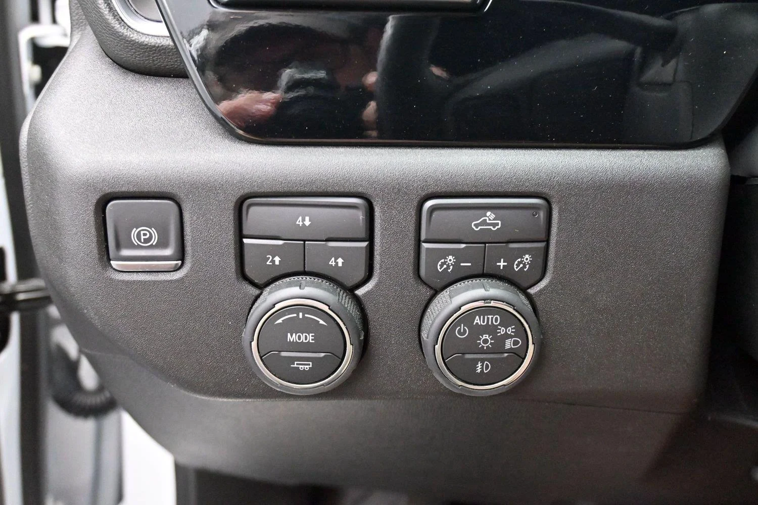 Used 2025 Summit White Chevrolet LT image 20