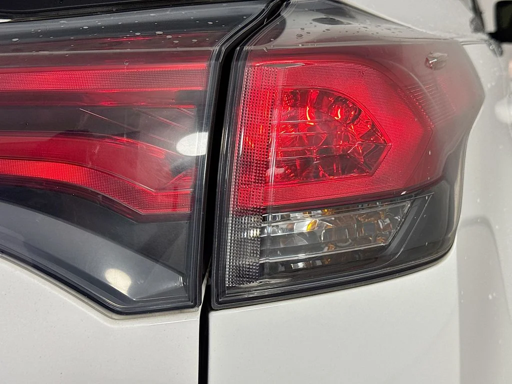 Used 2016 Super White Toyota XLE image 30
