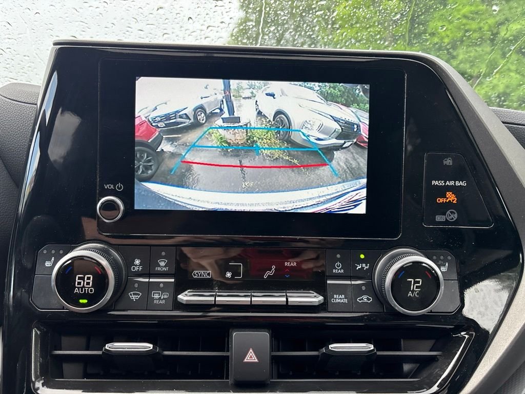 Used 2024  Toyota XLE image 11