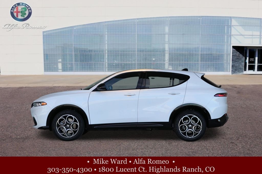 New 2025 Milano White Exterior Paint Alfa Romeo Base image 2