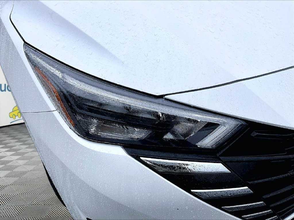 Used 2025 White Nissan 1.6 SV image 32