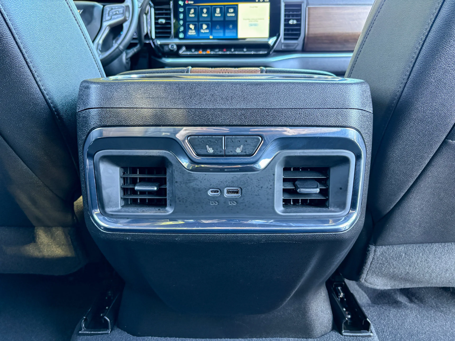 Used 2024 White Chevrolet High Country image 28
