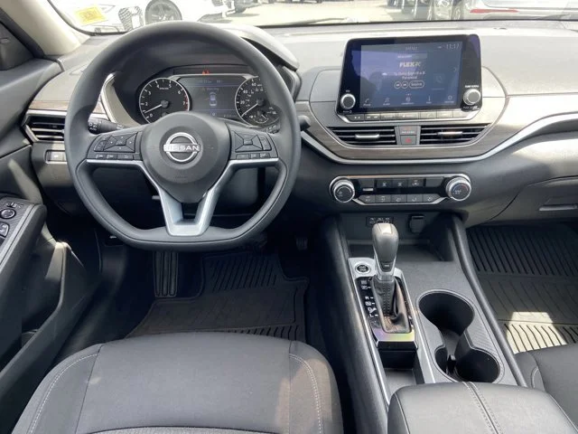2025 Nissan Altima SV - Photo 12