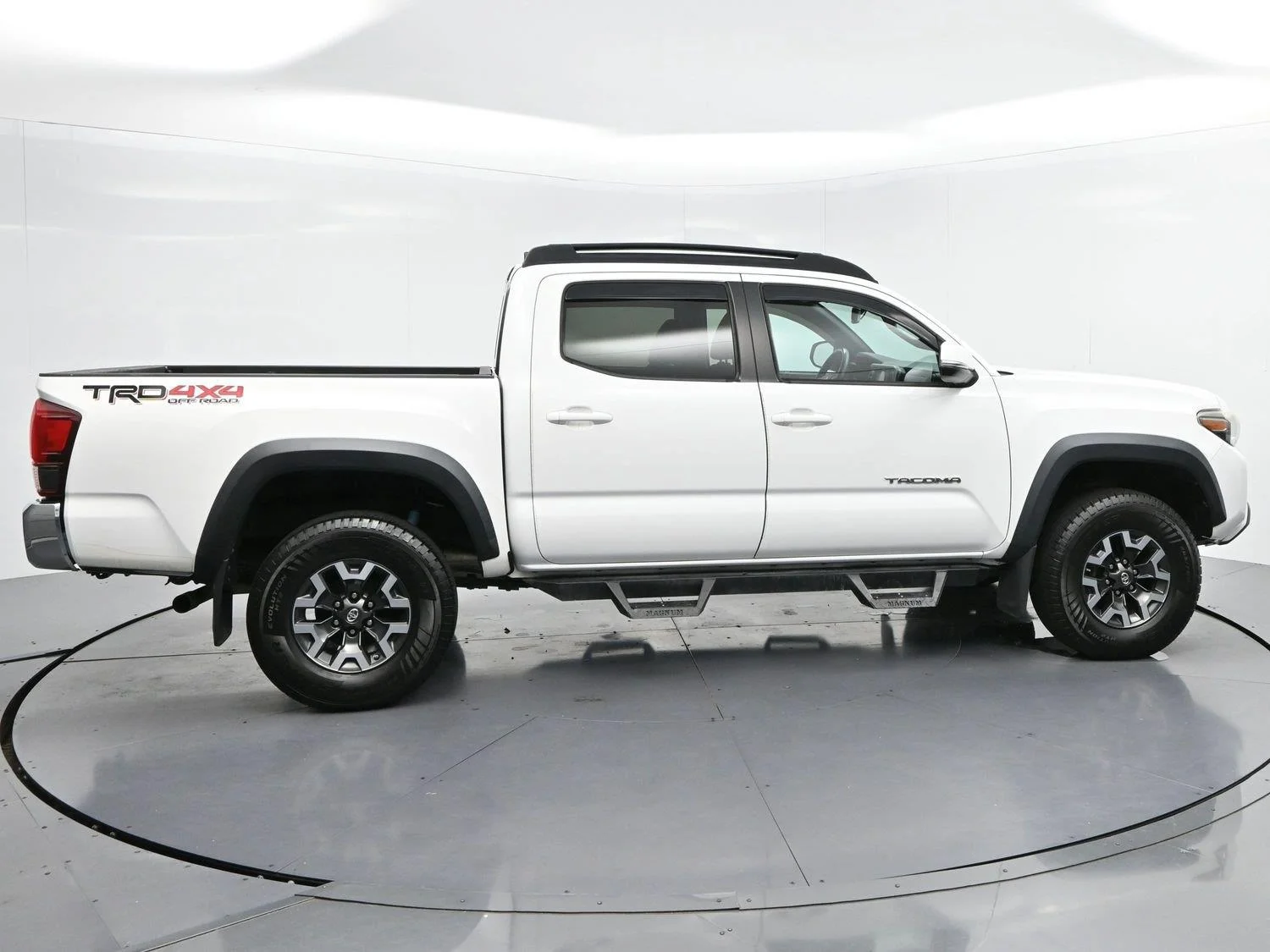 Used 2018 Super White Toyota TRD Off Road image 8