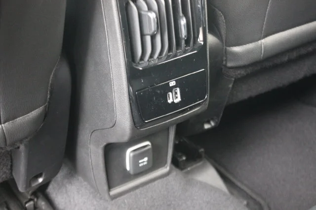 Used 2025 Silver Jeep Limited image 25