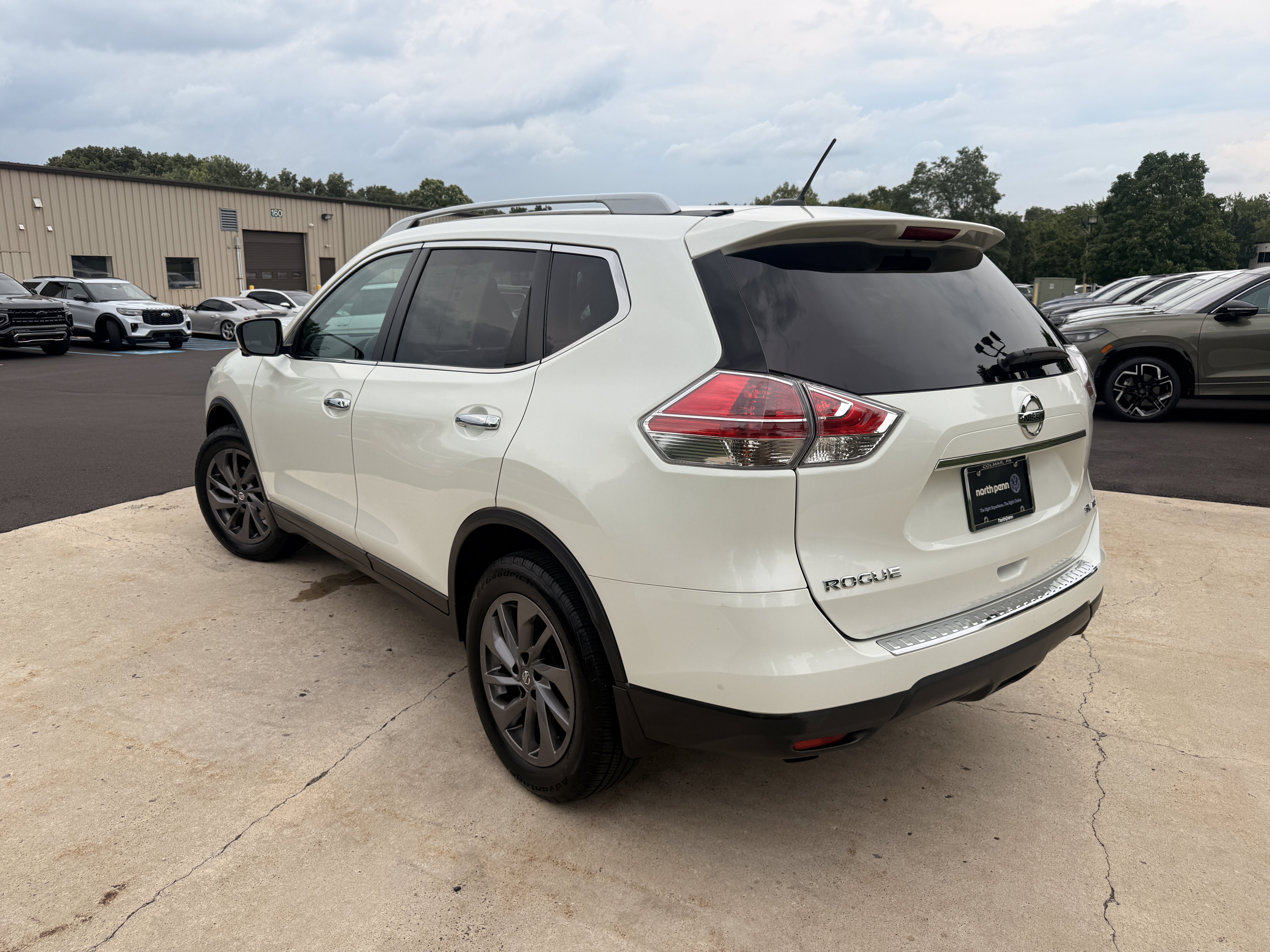 Used 2016 Pearl White Nissan SL image 14