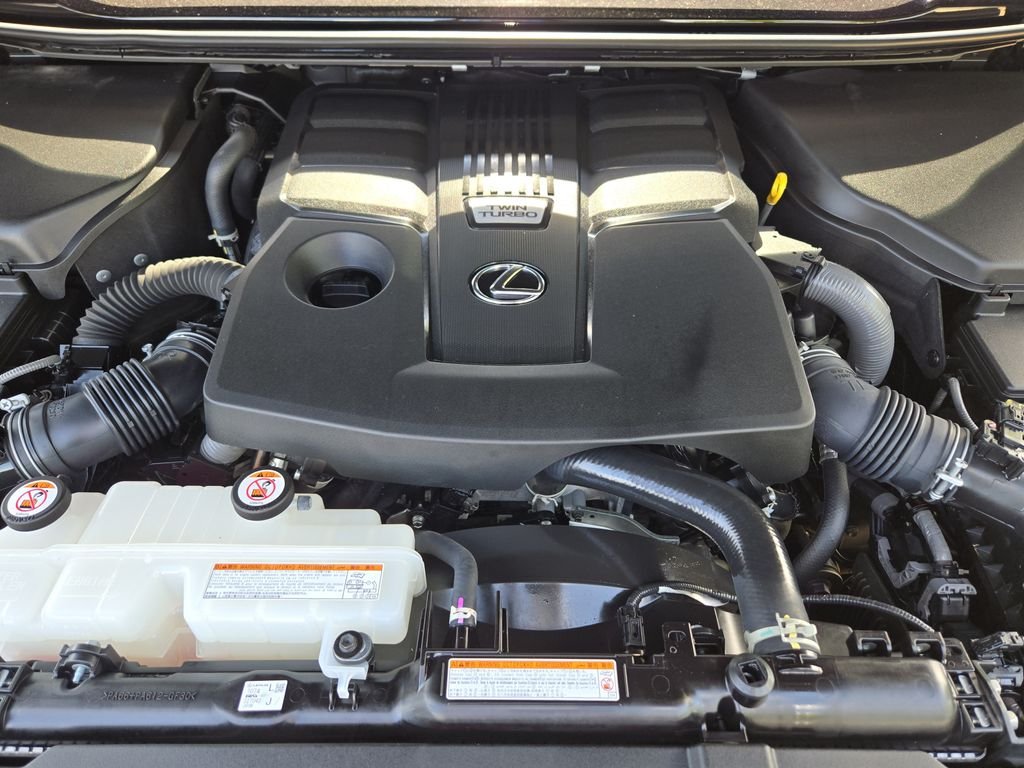 Used 2024  Lexus 550 Luxury+ image 31