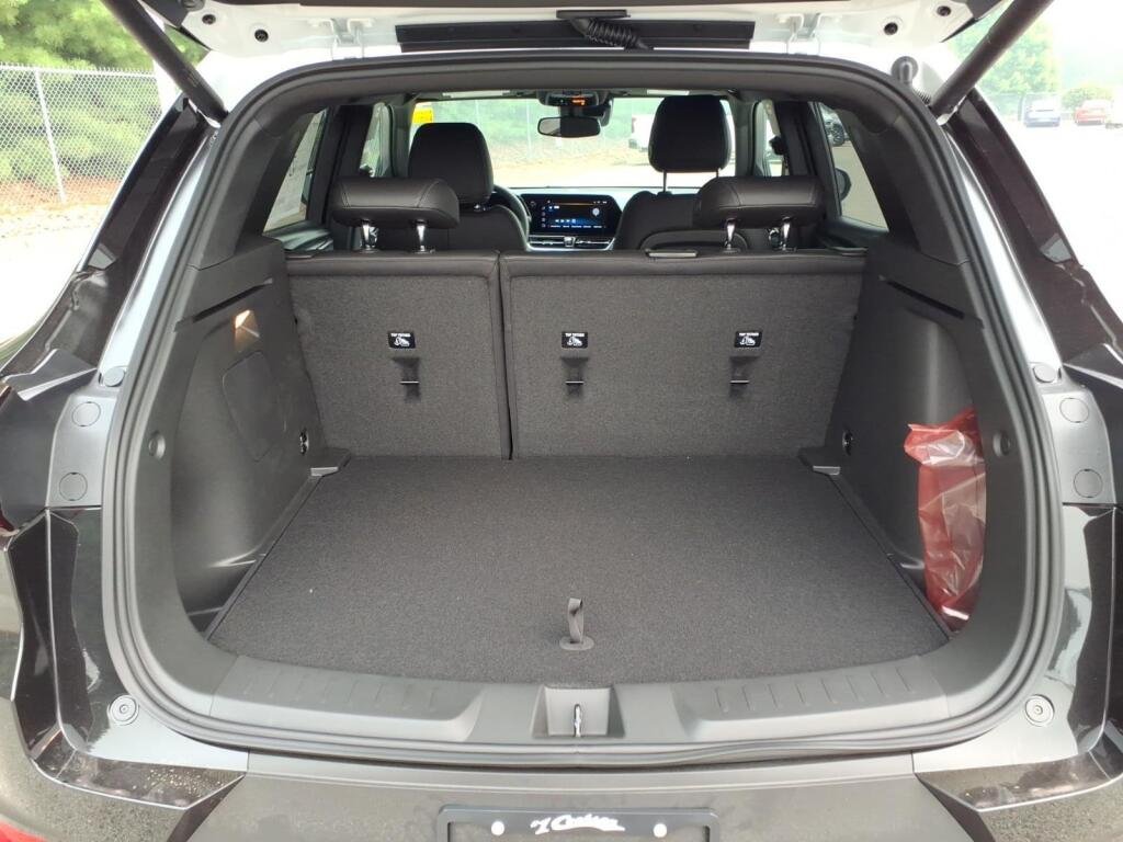 New 2026 Mosaic Black Metallic Chevrolet ACTIV image 5
