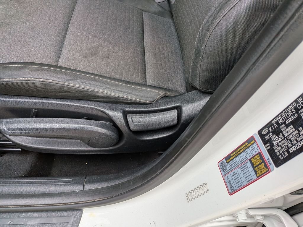 Used 2020 White Kia S image 23