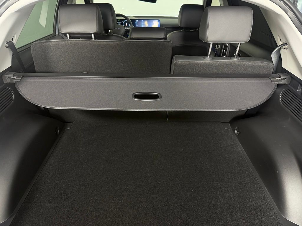 Used 2025 Green Hyundai Limited image 31