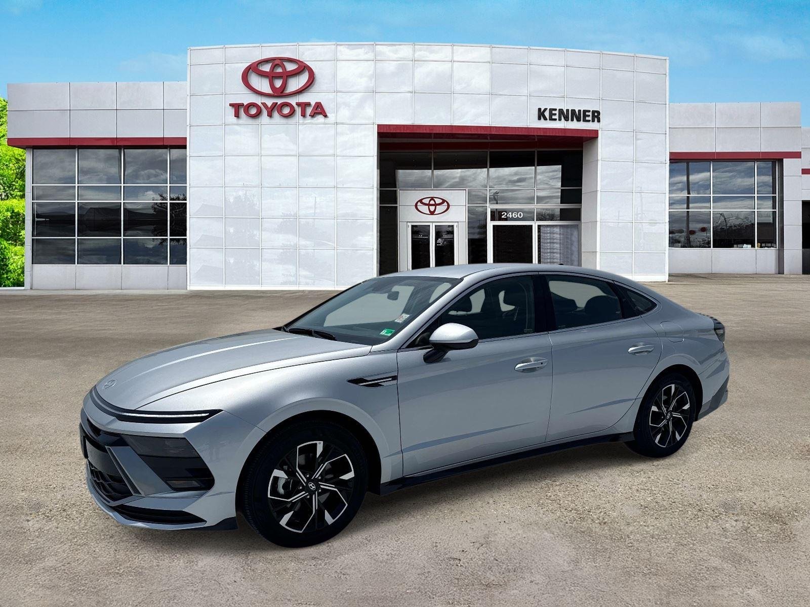Used 2025 Aero Silver Hyundai SEL image 3