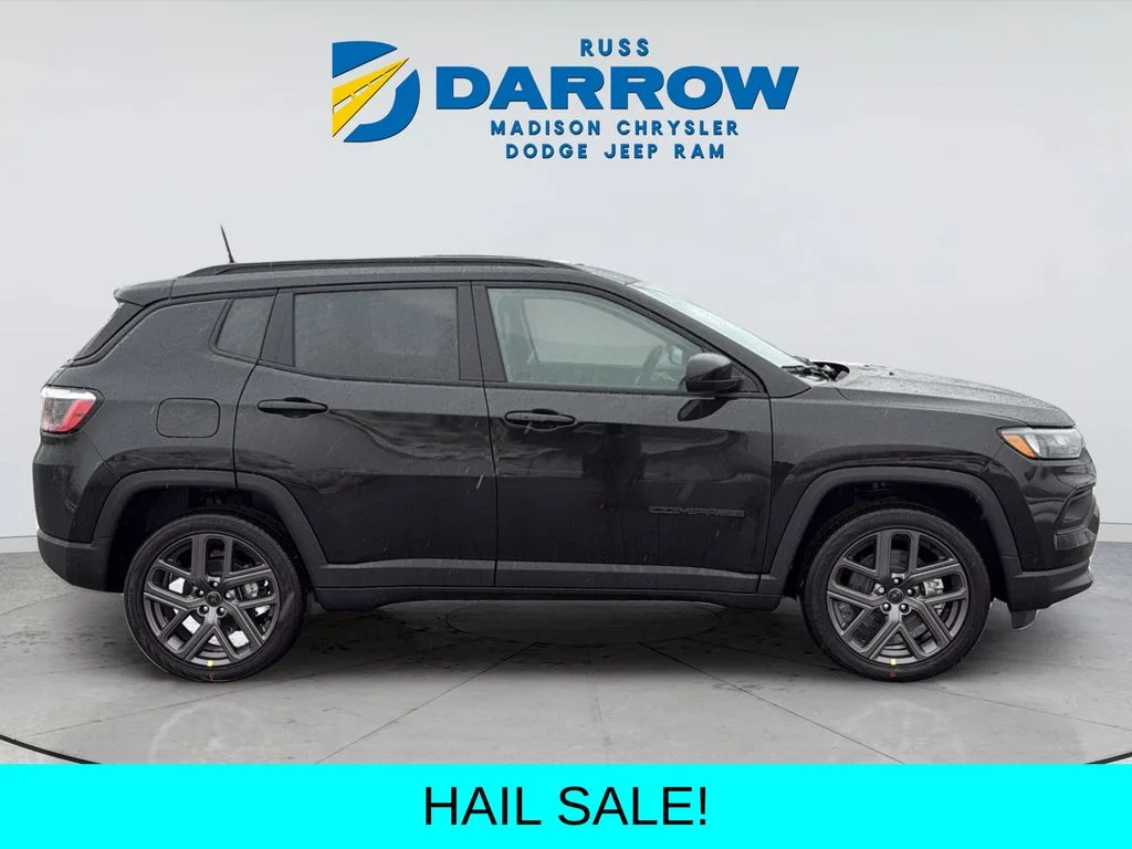 New 2026 Diamond Black Crystal Pearlcoat Jeep Latitude image 6