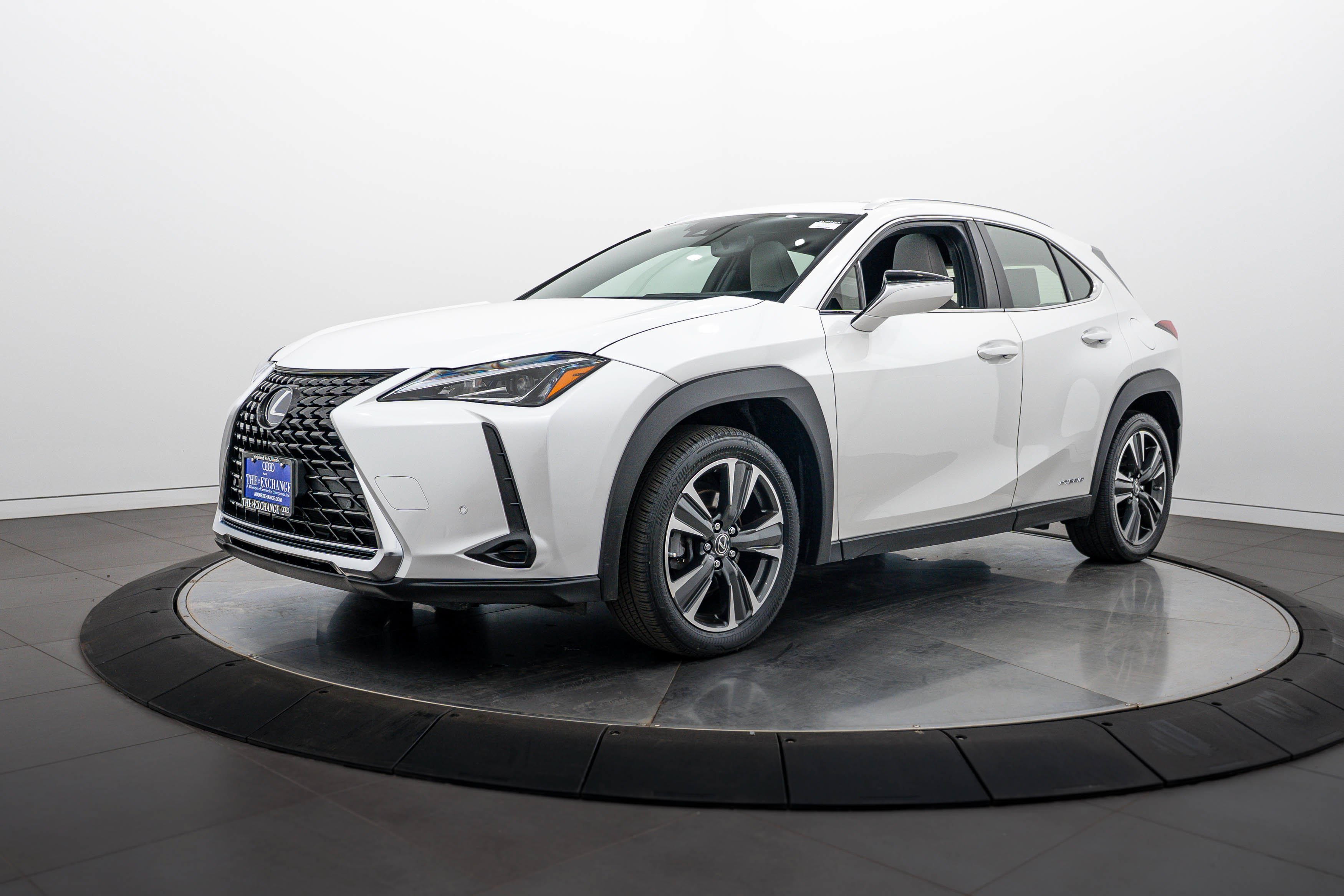 Used 2019 Eminent White Pearl Lexus UX 250h image 6