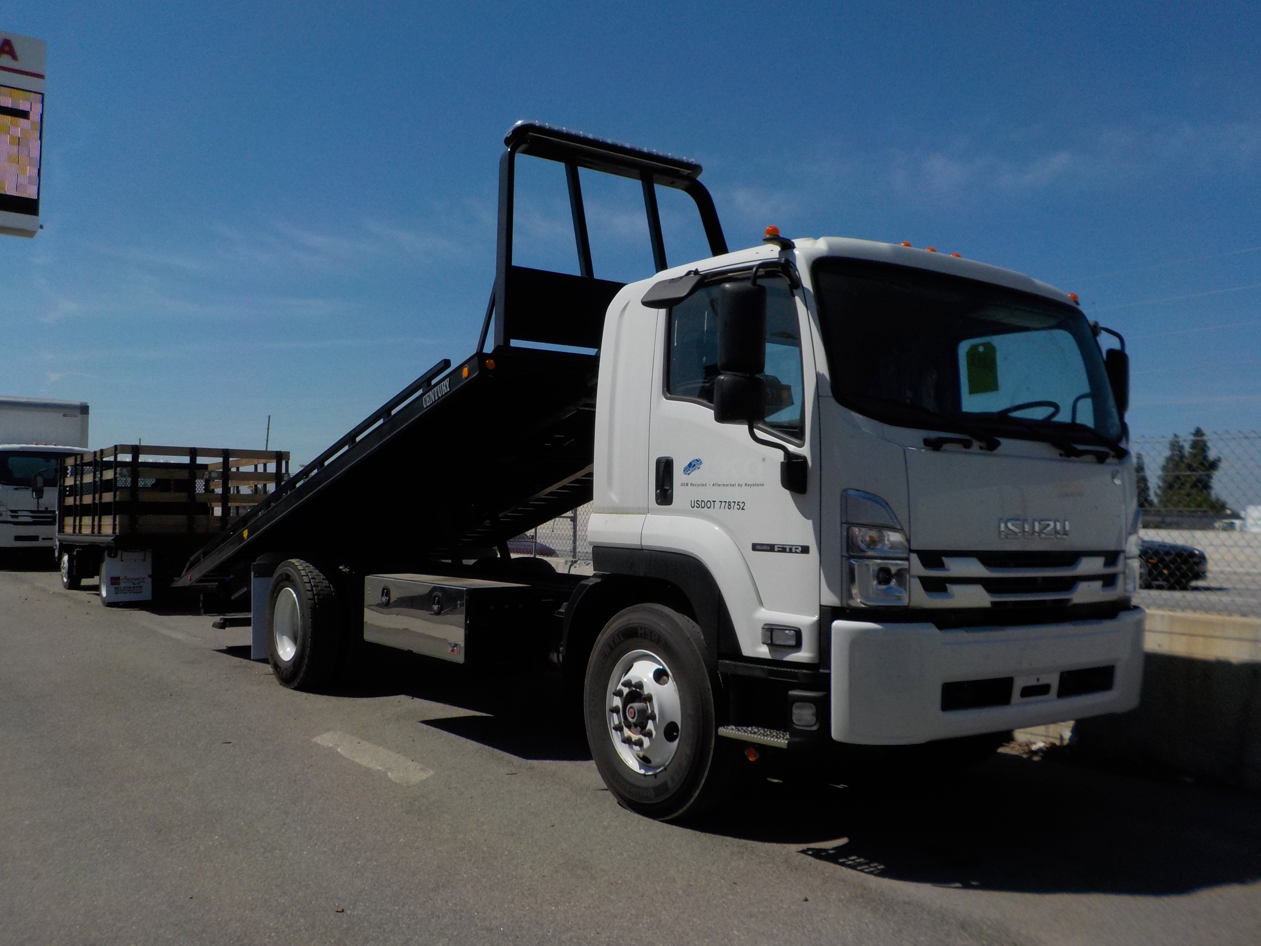 Used 2024 White ISUZU  image 25