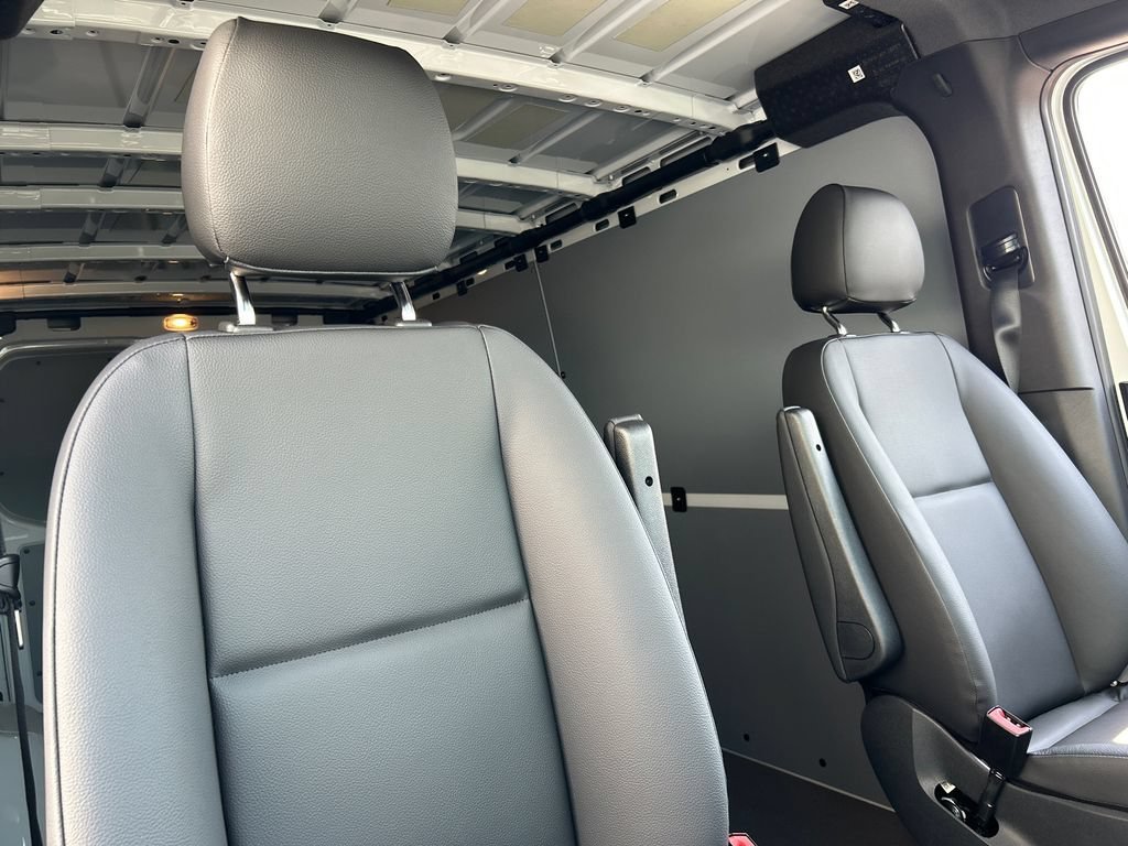 New 2026 Arctic+White Mercedes-Benz Cargo 144 WB image 58