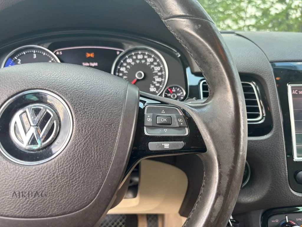Used 2013 Black Volkswagen V6 TDI image 34