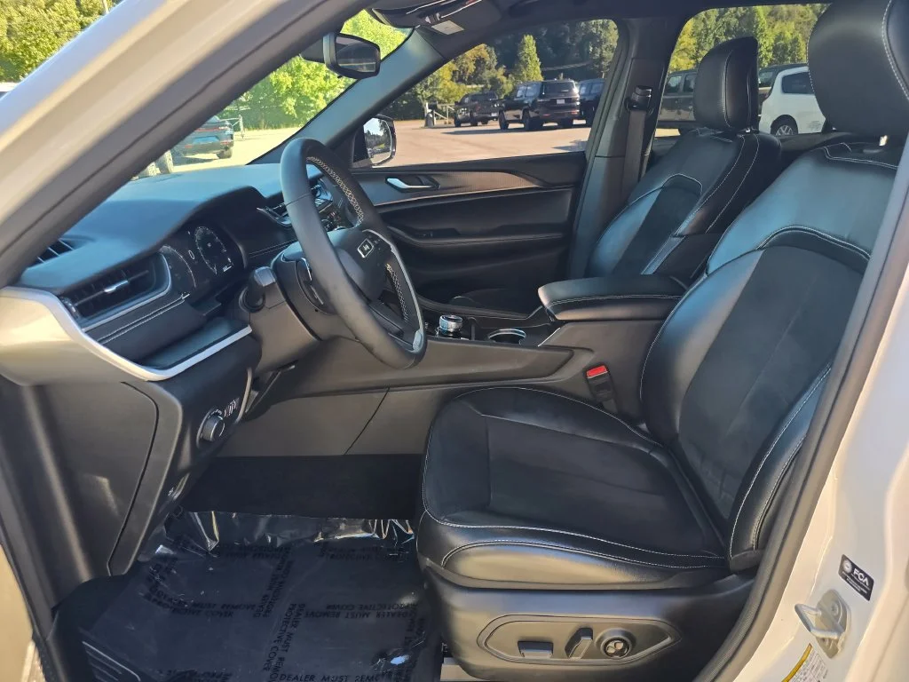 Used 2024 White Jeep Altitude image 5