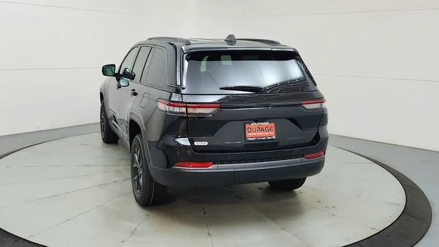 New 2026 Diamond Black Crystal Pearlcoat Jeep Altitude image 8