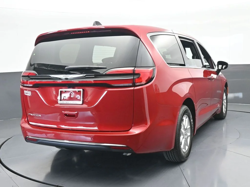 New 2026 Red Hot Pearl-Coat Exterior Paint Chrysler Select image 5