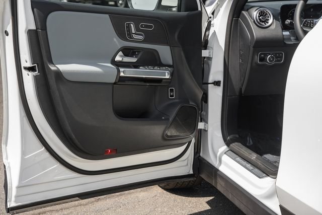 New 2026 Polar White Mercedes-Benz GLB 250 image 40