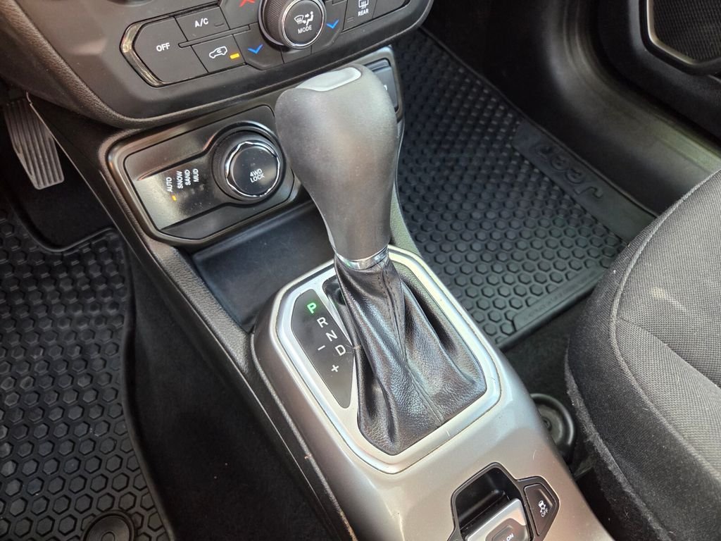 Certified Used 2022 White Jeep Latitude image 28