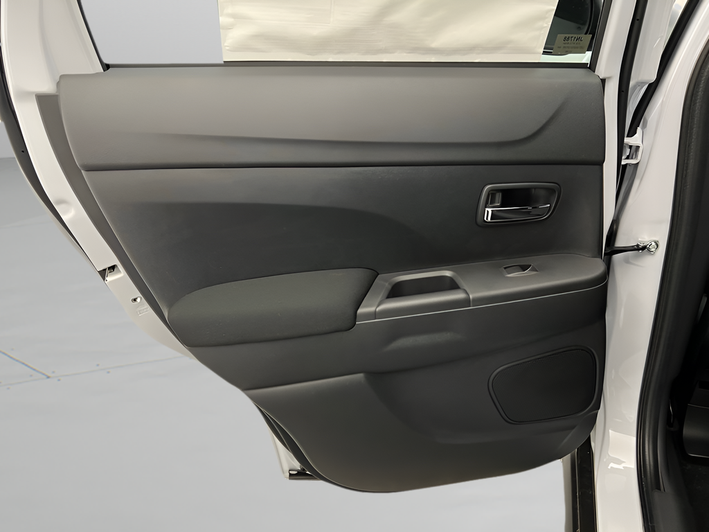 New 2026 White Diamond Mitsubishi  image 13