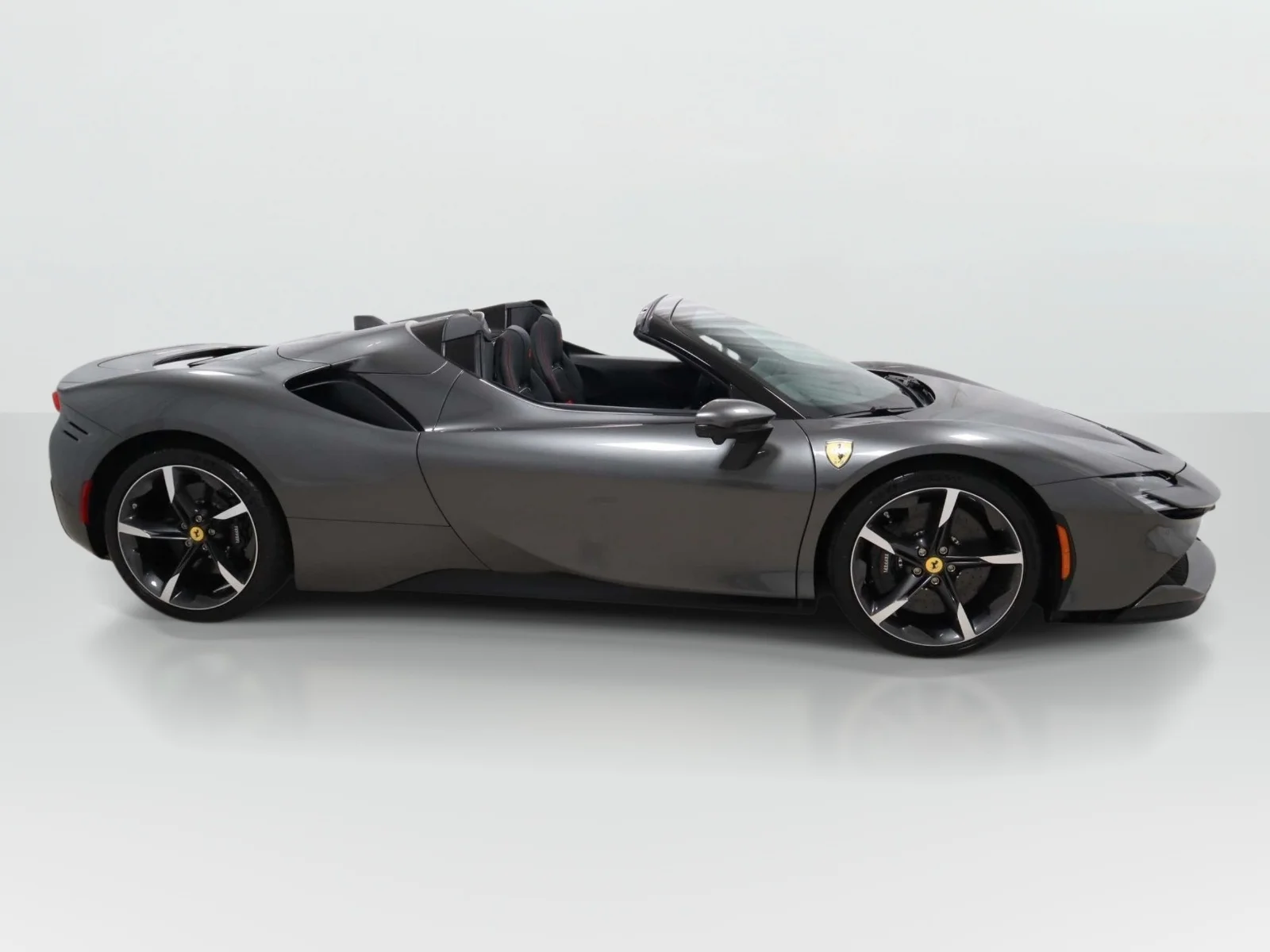 Used 2025 Grigio Silverstone Metallic Ferrari Convertible image 8
